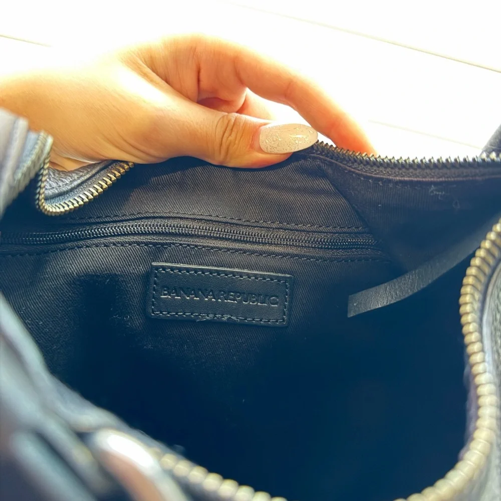 ‼️SOLD‼️ BANANA REPUBLIC Half-Moon Leather shoulder bag - Picture 7 of 8